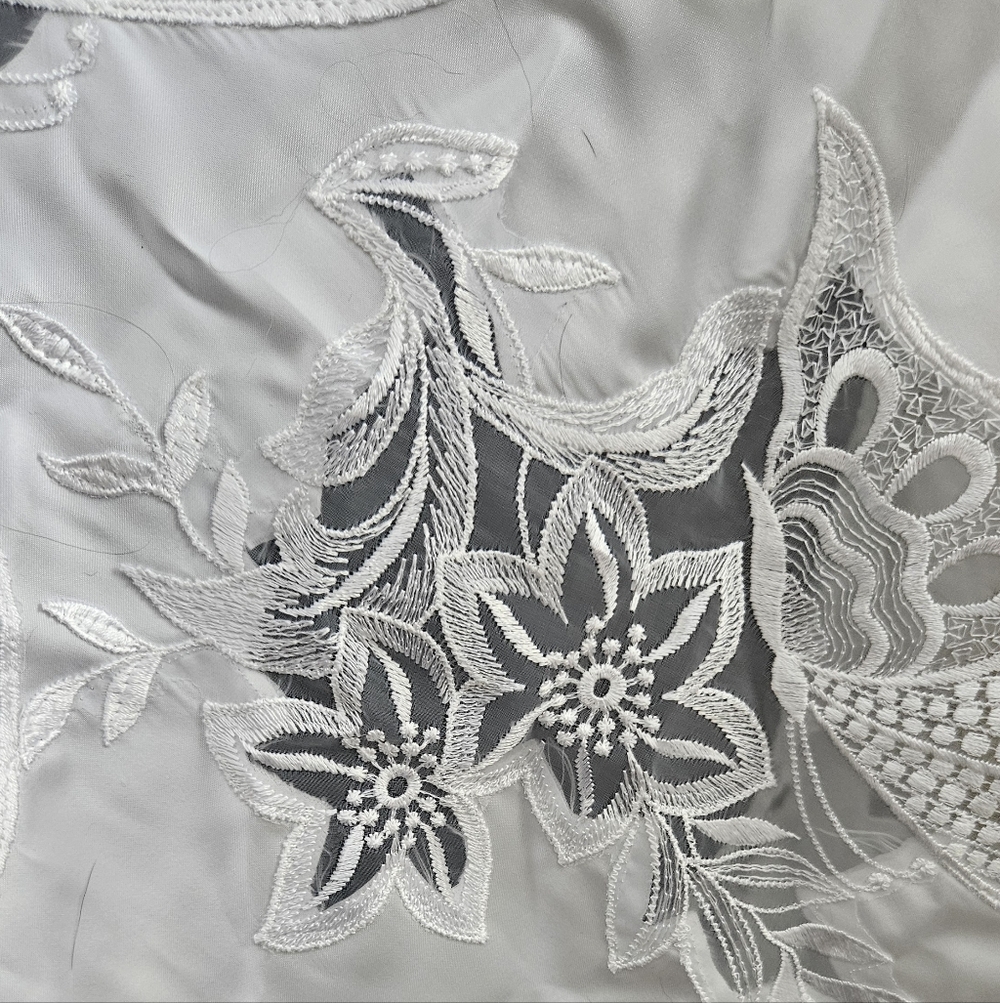 1990's wedding gown.Stunning - Picture 6 of 15